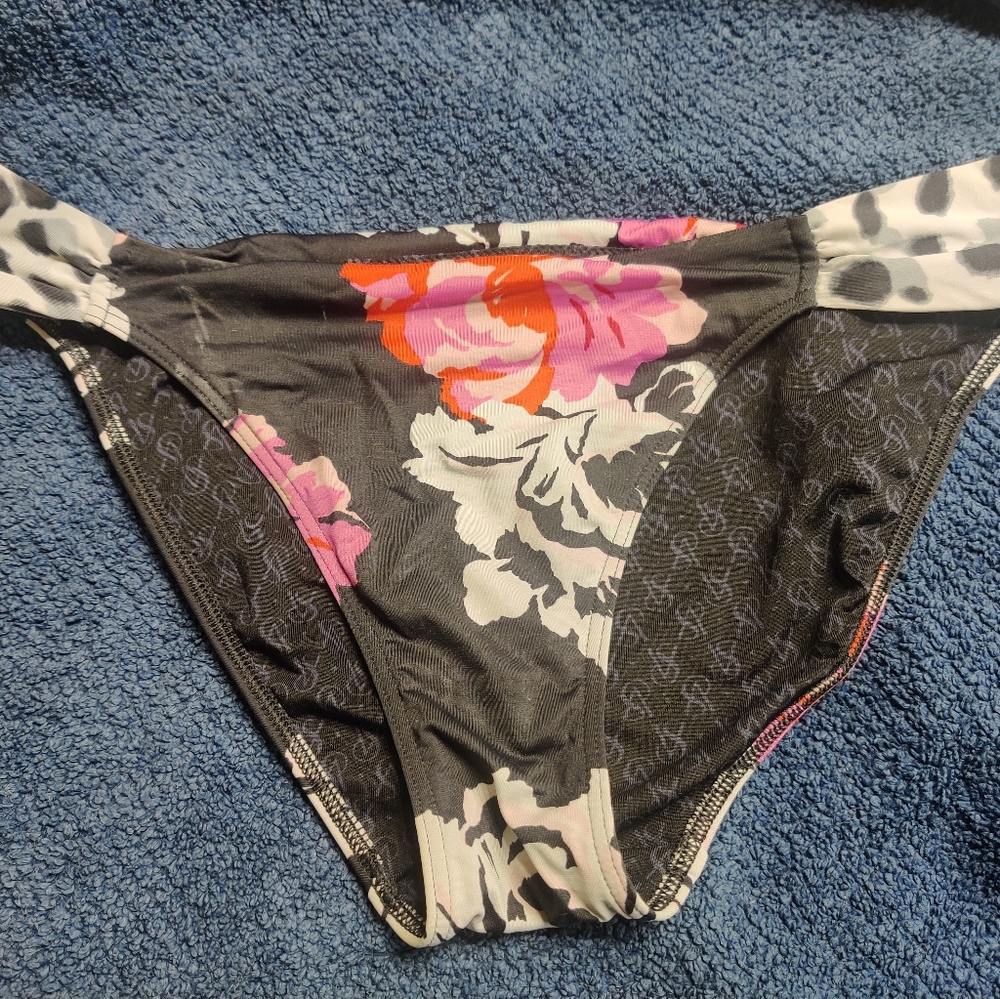 VICTORIA SECRET SWIMSUIT BOTTOMS  SIZE M